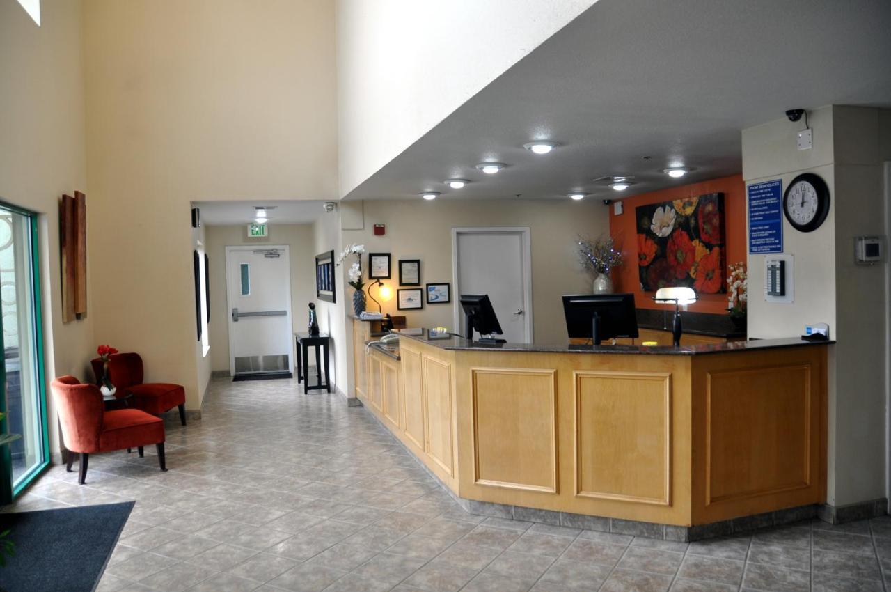 | Pavilion Inn