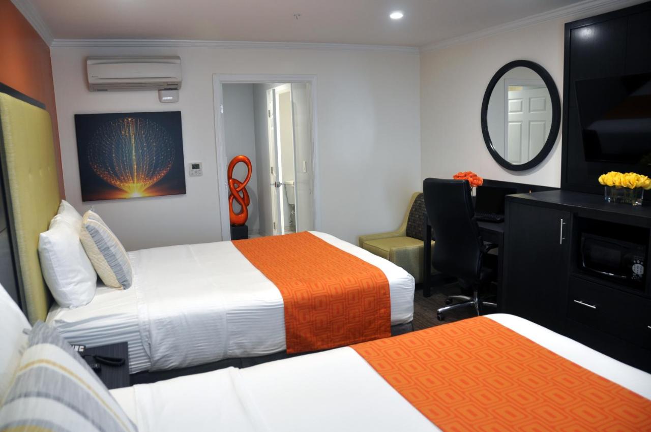 | Pavilion Inn