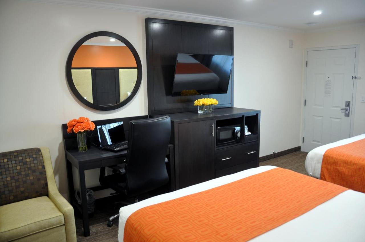 | Pavilion Inn