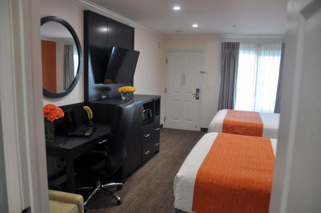 | Pavilion Inn