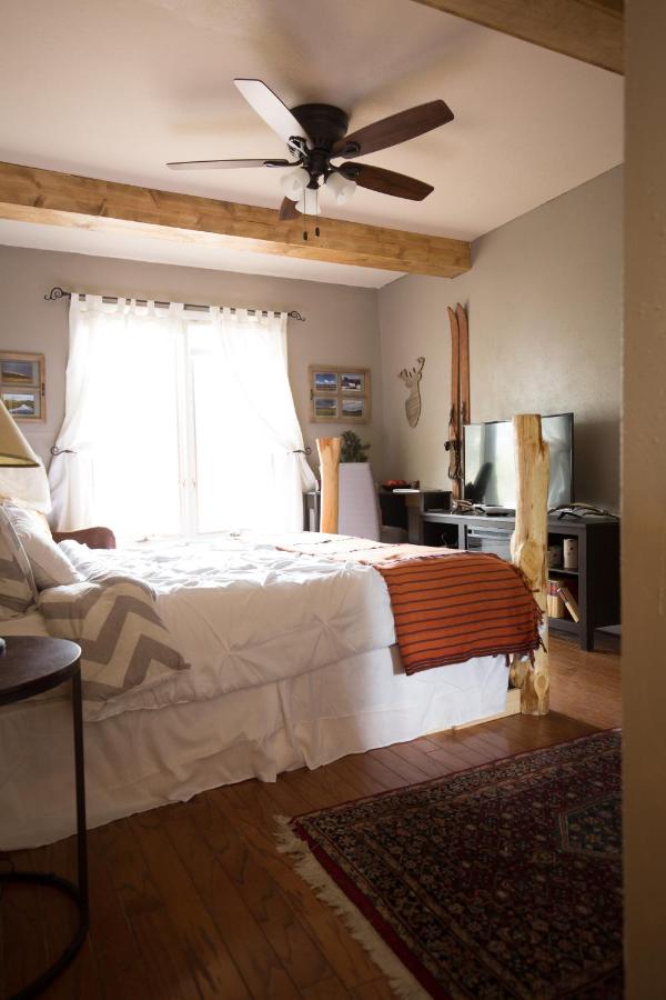 | Pueblo Canyon Inn