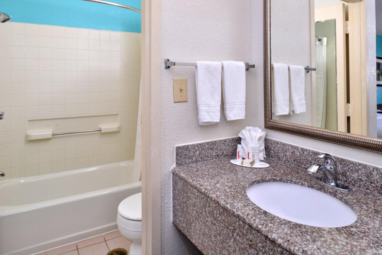 | Howard Johnson Houston Heights - Downtown