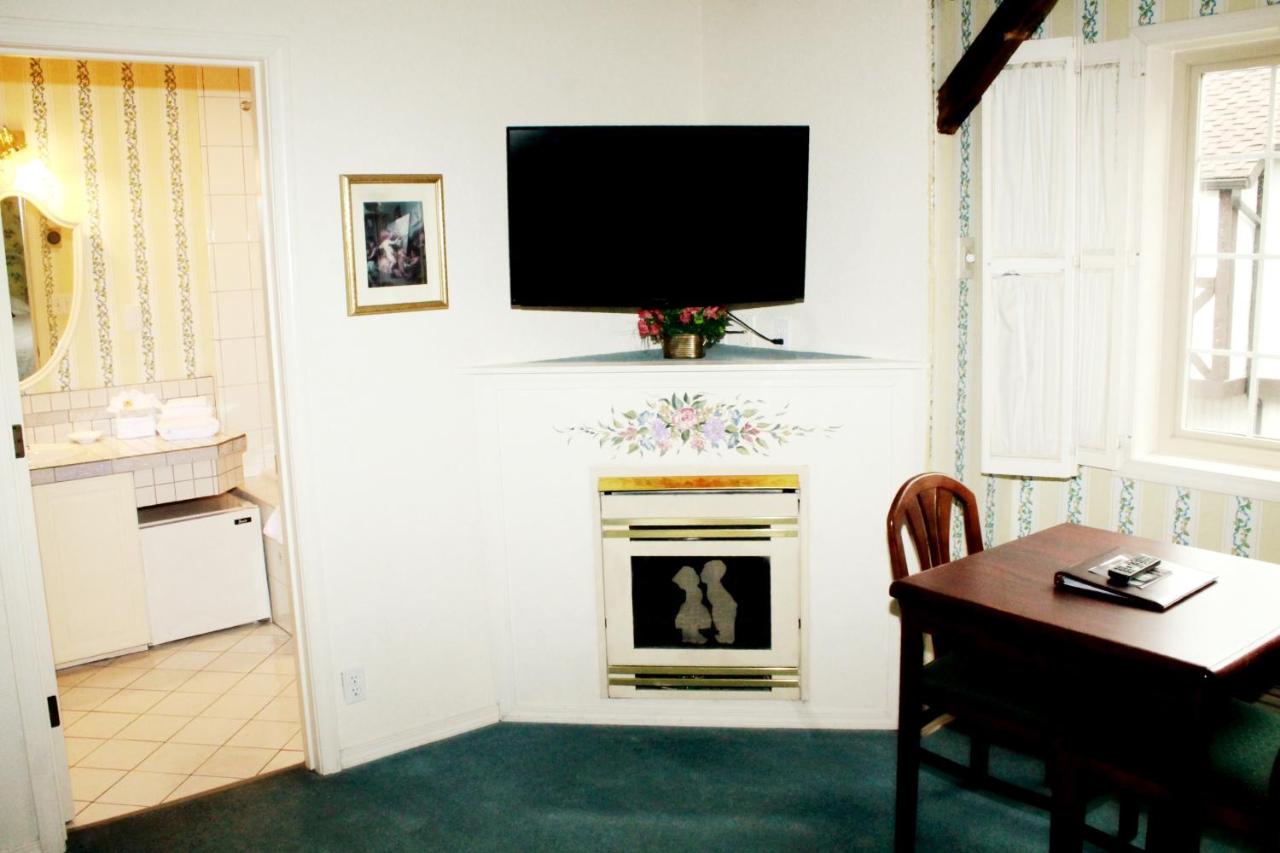 King Suite at Auld Holland Inn