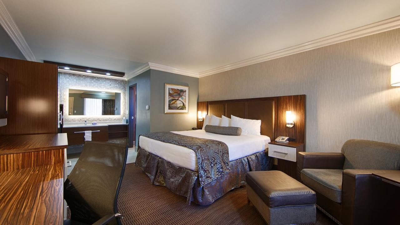 King Room with Roll-in Shower - Disability Access - Non smoking at Best Western University Inn Santa Clara