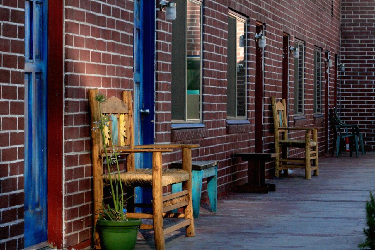 | Rocket Inn