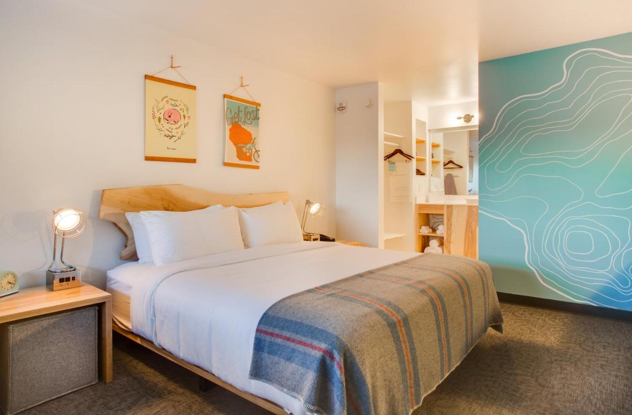 Queen Room - Disability Access at The Oxbow Hotel