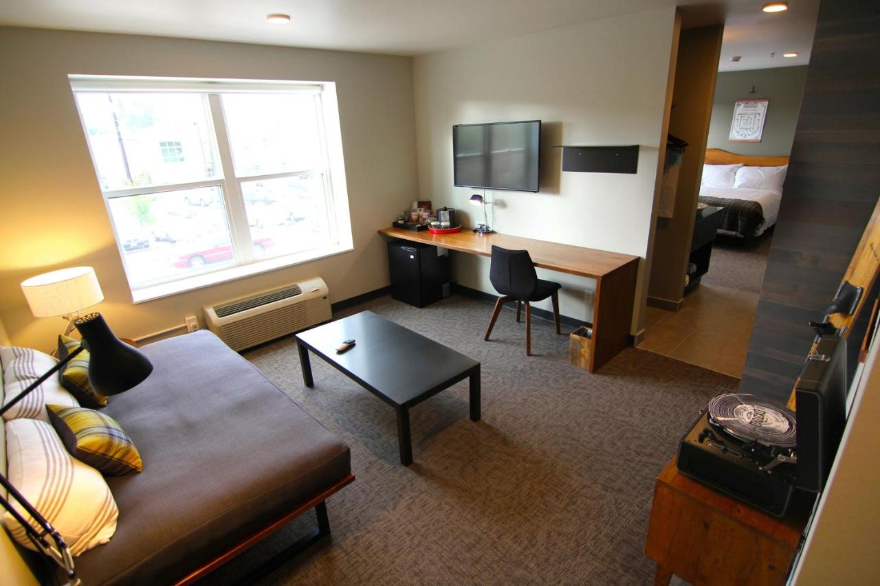Queen Suite at The Oxbow Hotel