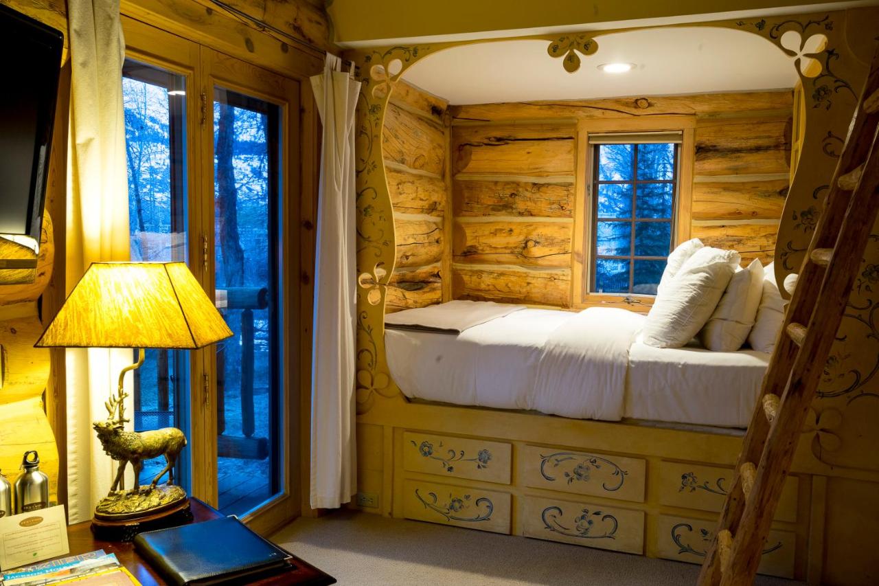 | Bentwood Inn