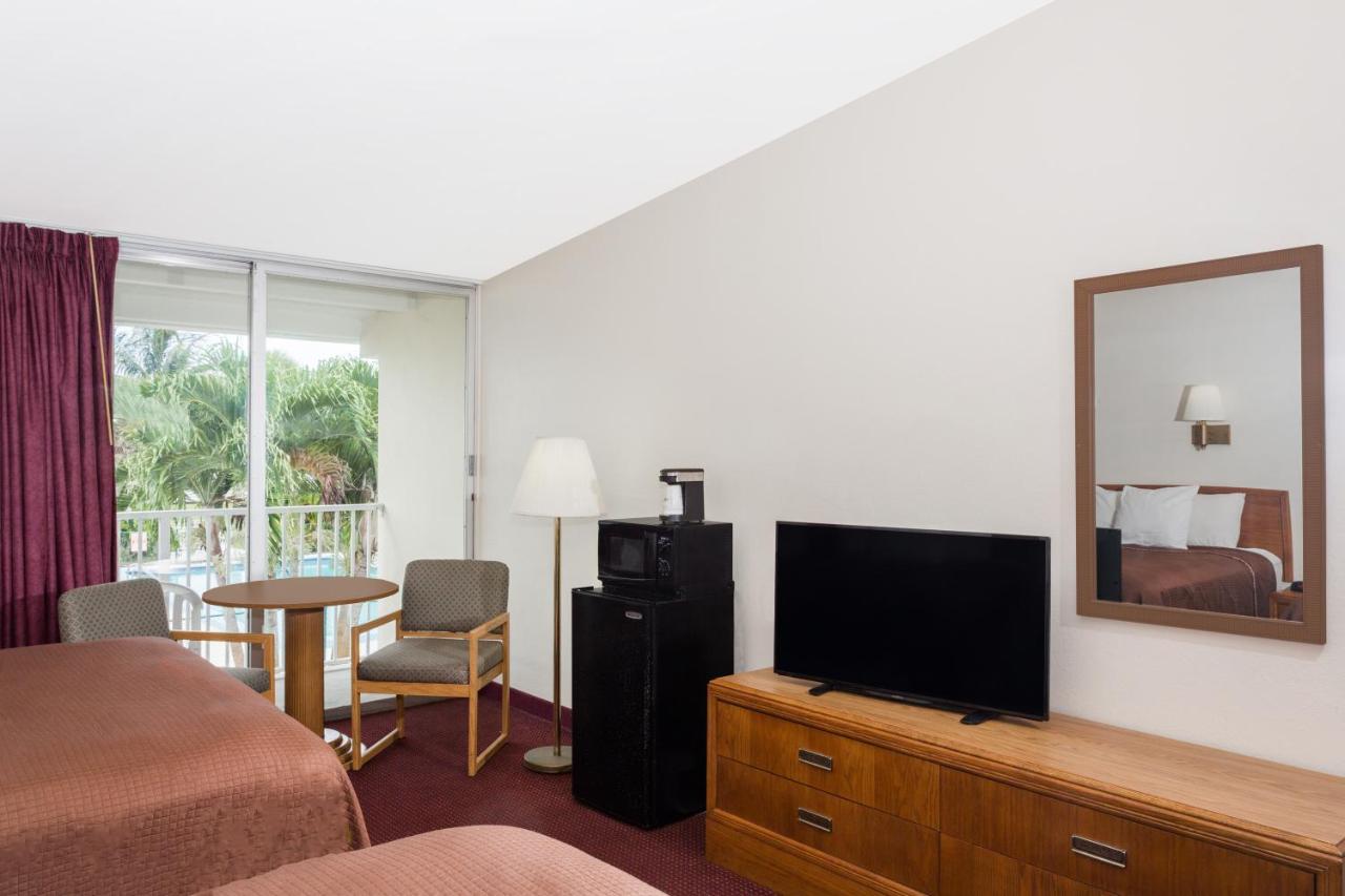 Queen Room with Two Queen Beds - Non-Smoking at Howard Johnson by Wyndham Vero Beach / Downtown