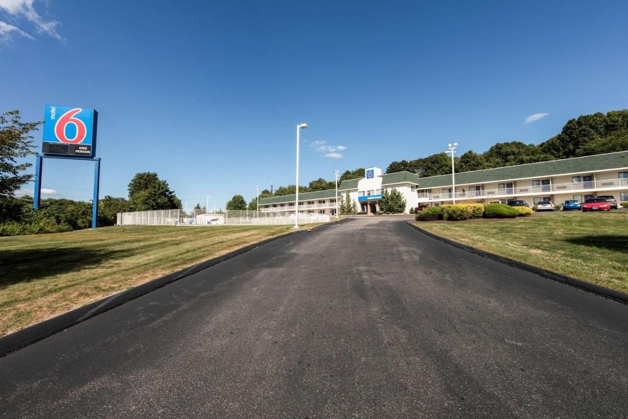 | Motel 6-Niantic, CT - New London