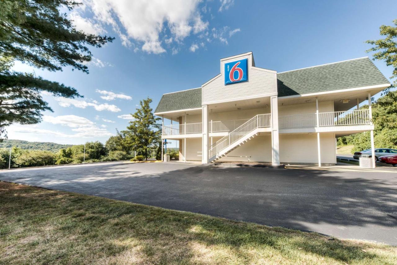 | Motel 6-Niantic, CT - New London