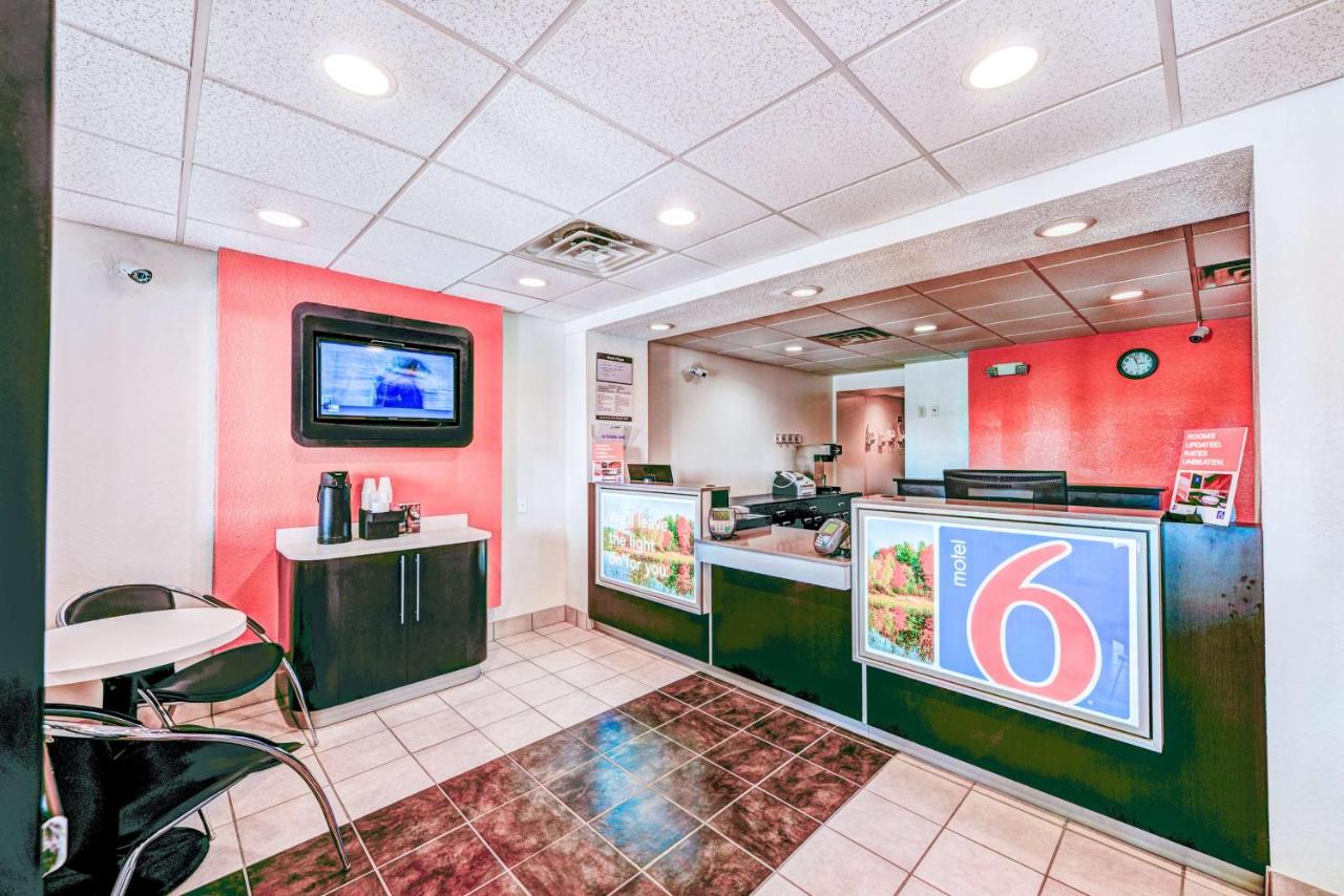 | Motel 6-Niantic, CT - New London