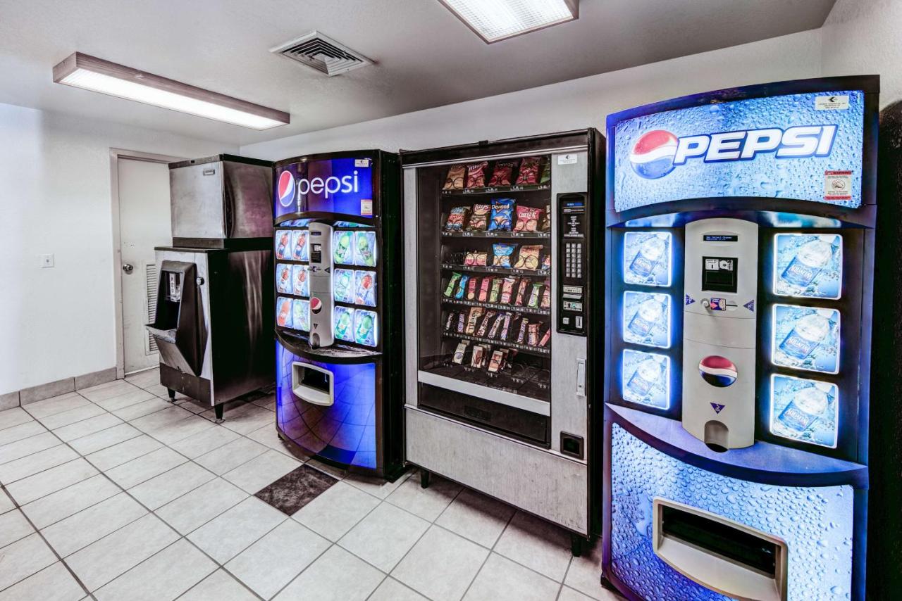 | Motel 6-Niantic, CT - New London