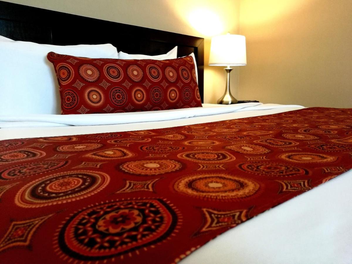 King Suite with Spa Bath at The Wilshire Grand Hotel