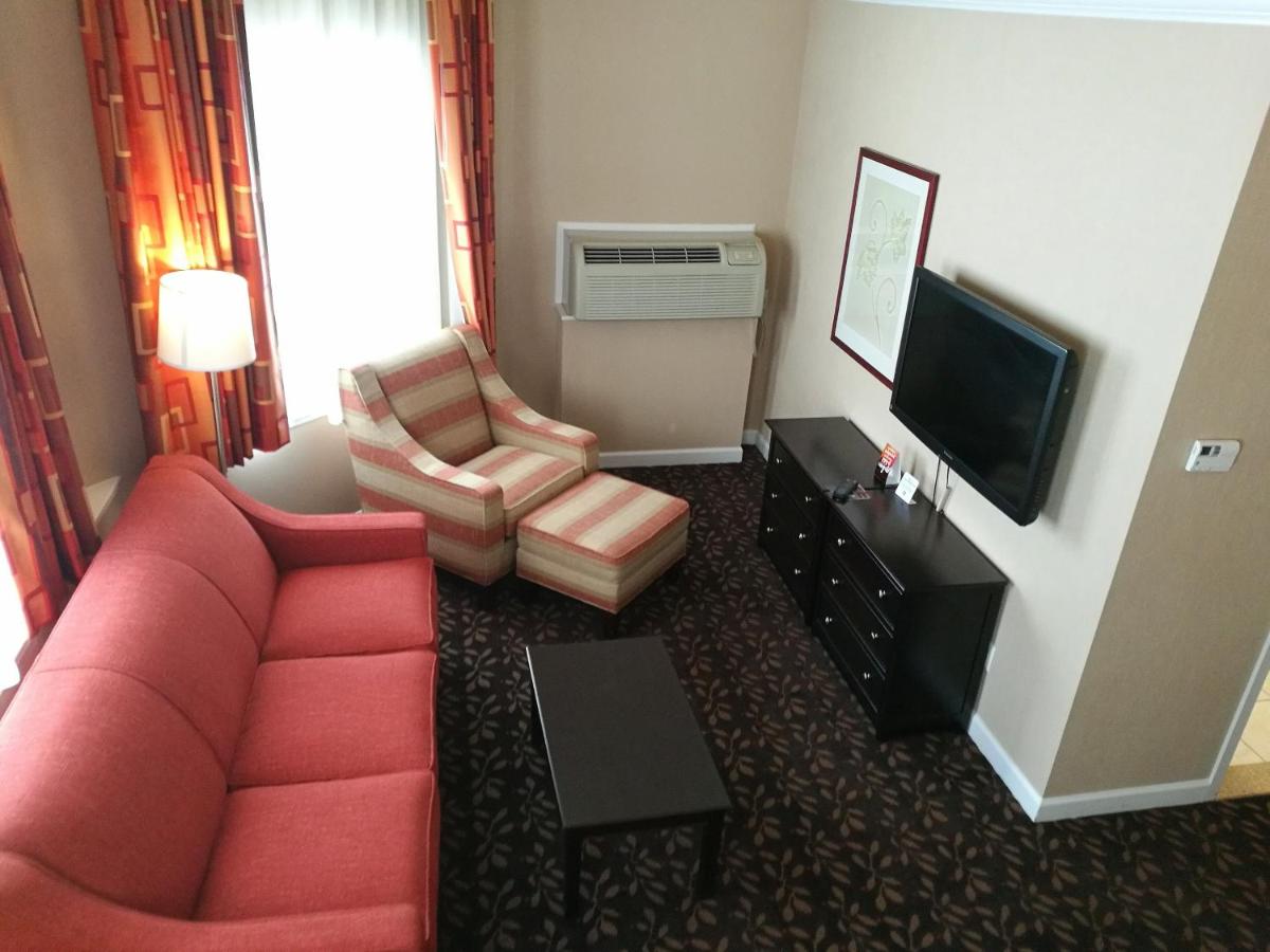 King Suite with Spa Bath at The Wilshire Grand Hotel