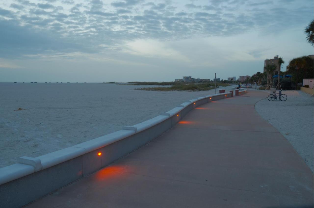 | Page Terrace Beachfront Hotel