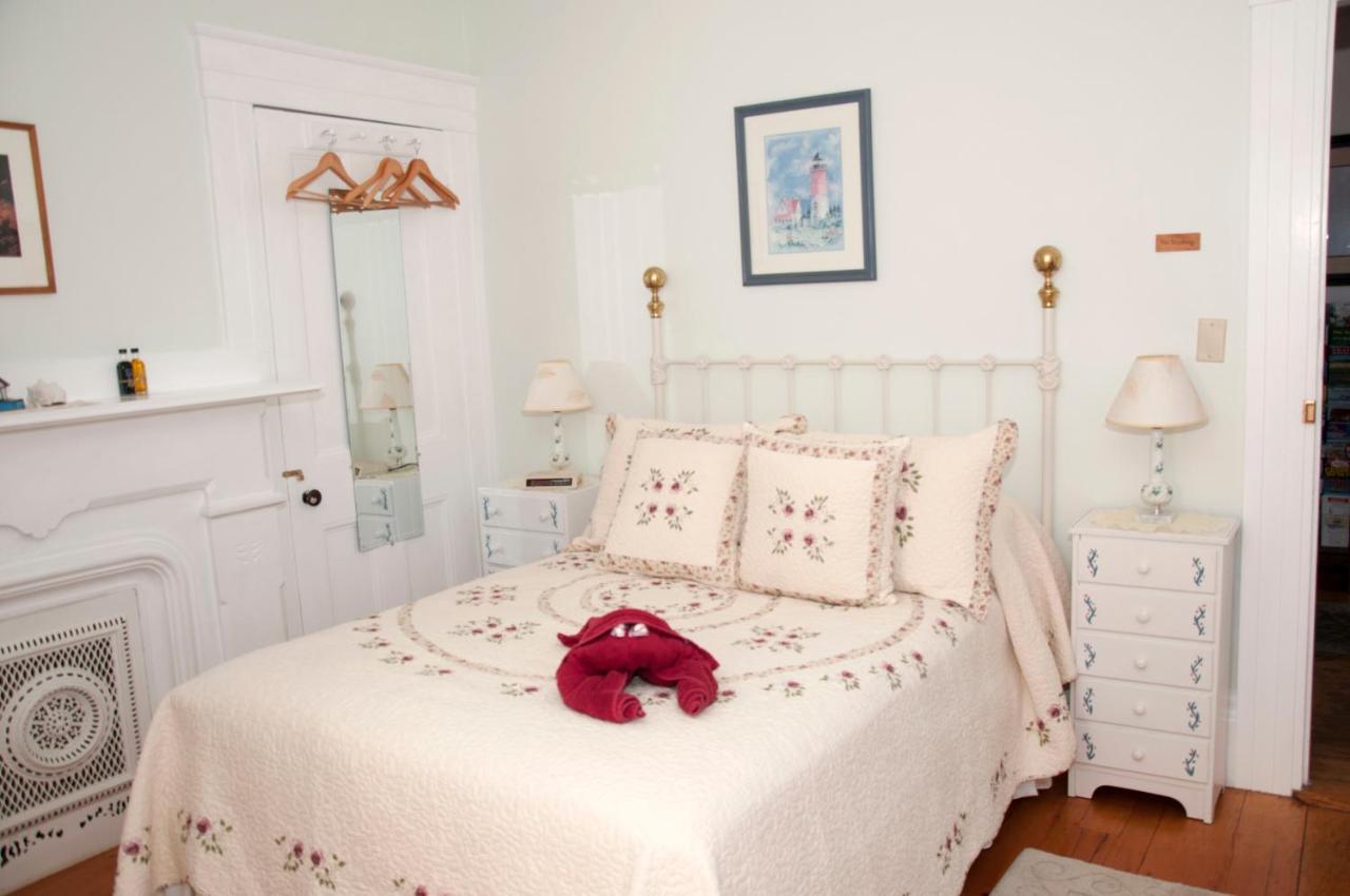 | Candlebay Inn