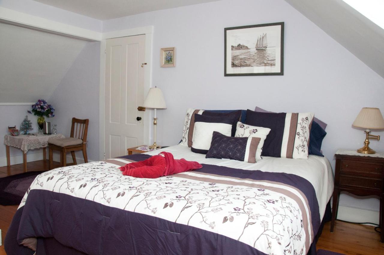 | Candlebay Inn