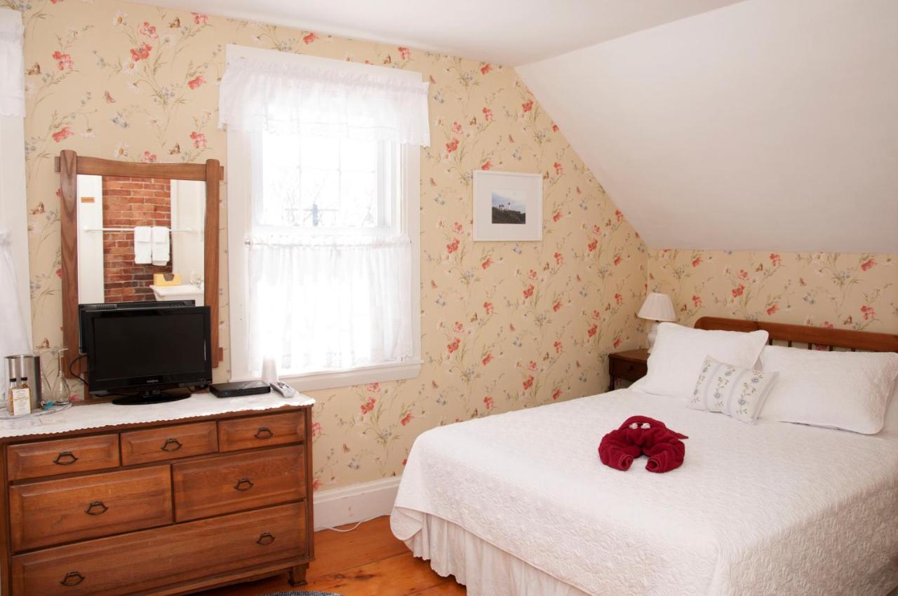 | Candlebay Inn