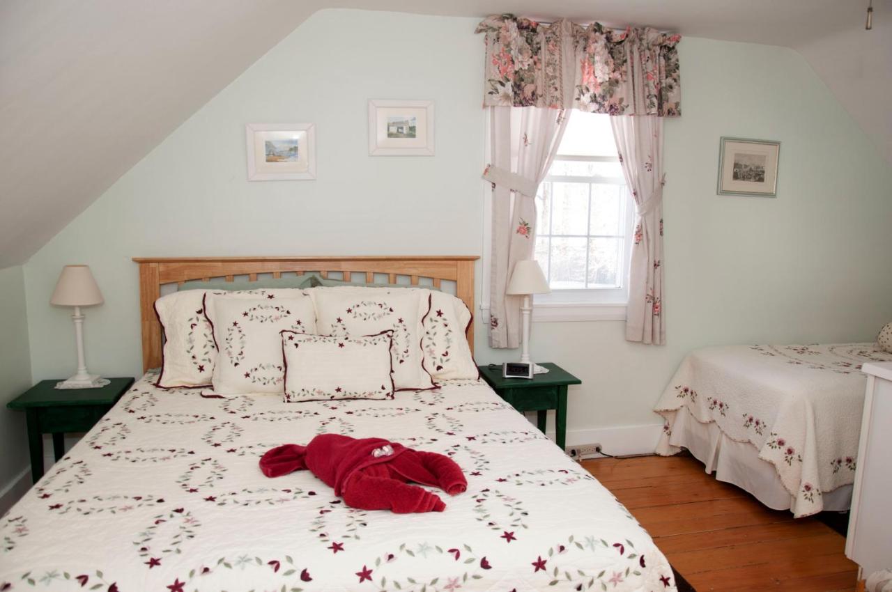 | Candlebay Inn