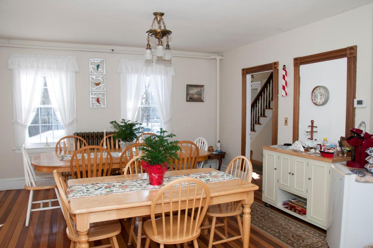| Candlebay Inn