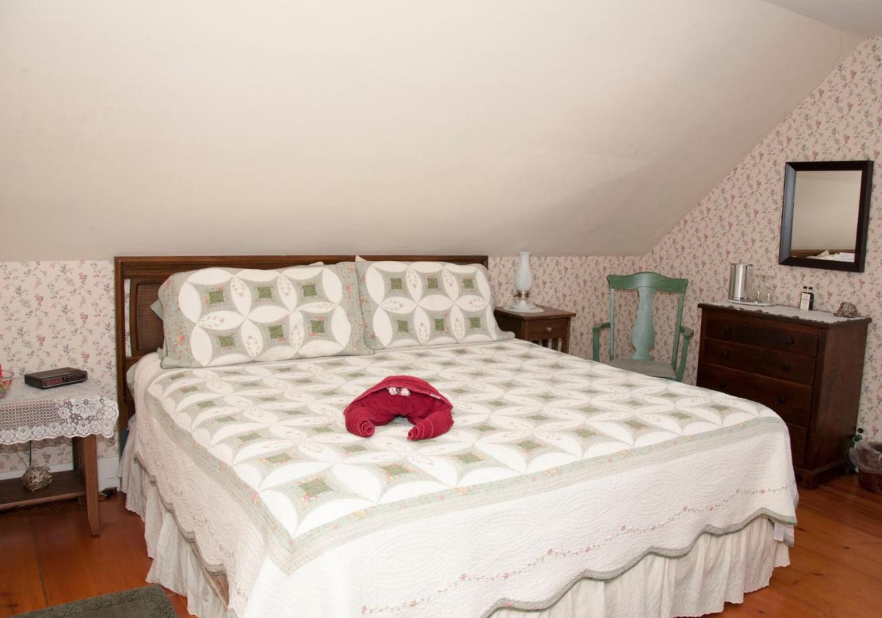 | Candlebay Inn