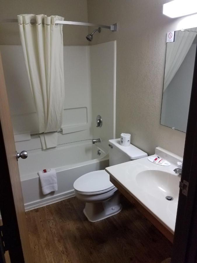 Deluxe Queen Room - Non-Smoking at Super 8 by Wyndham Houghton Lake