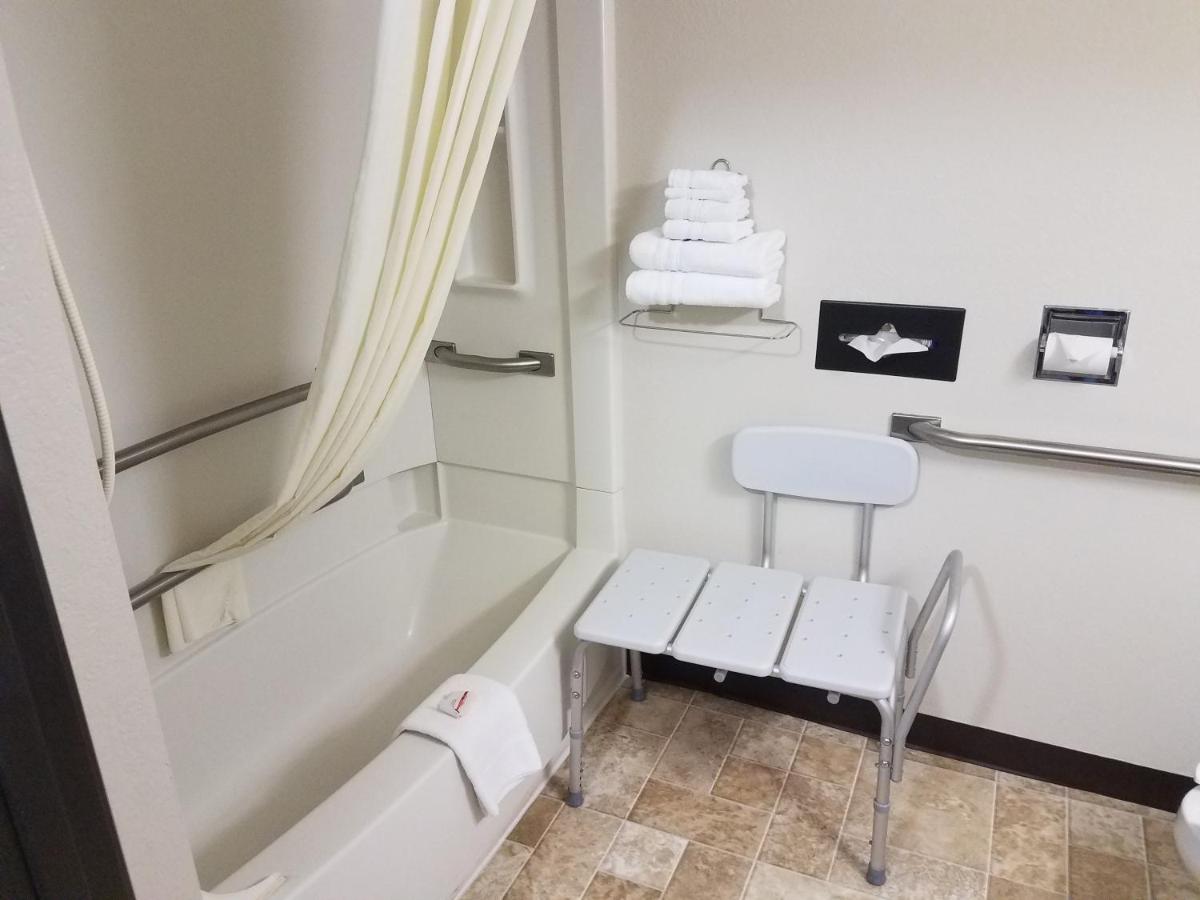 Queen Room with Bath Tub - Mobility Accessible/Non-Smoking at Super 8 by Wyndham Houghton Lake