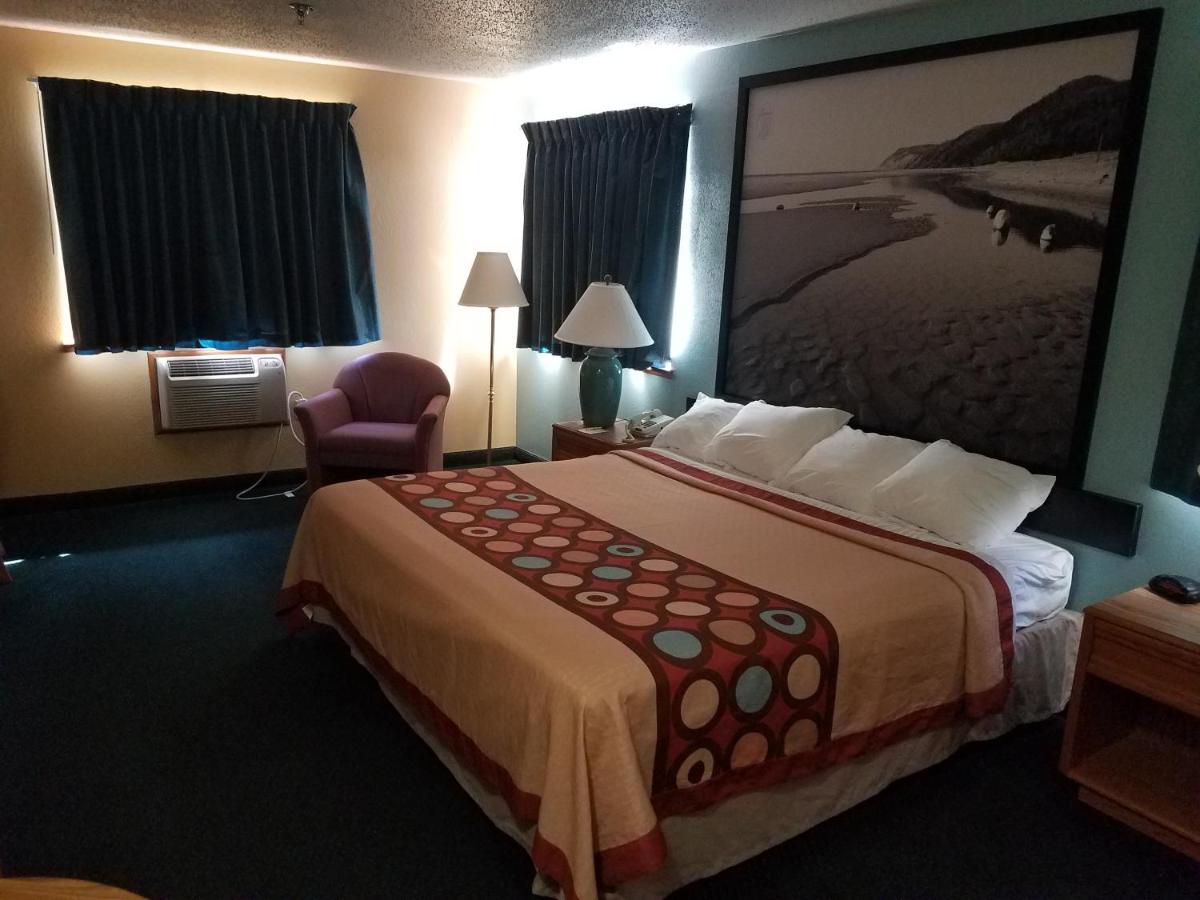 King Room - Non-Smoking at Super 8 by Wyndham Houghton Lake