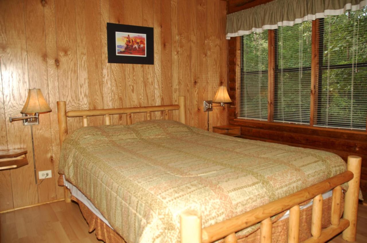  | Carolina Landing Camping Resort Deluxe Cabin 4