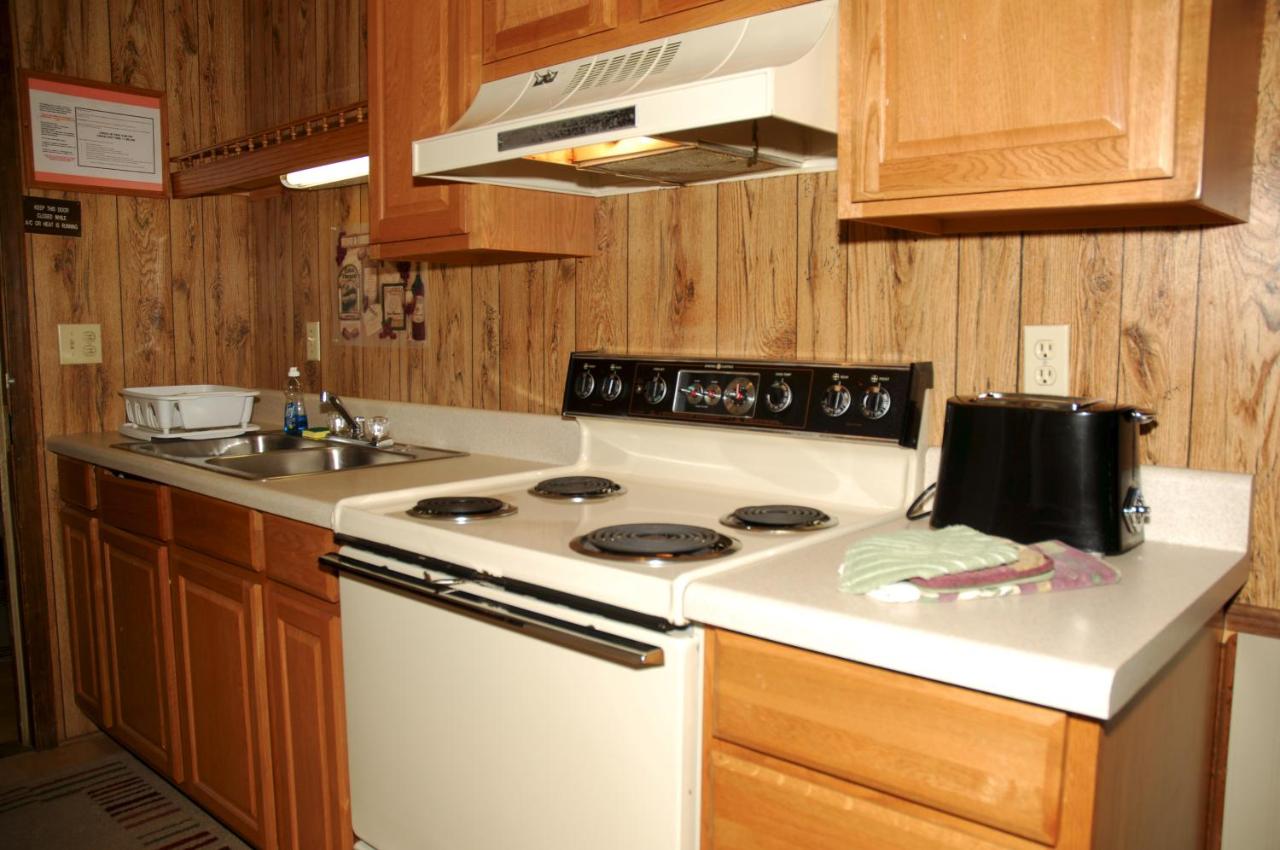 | Carolina Landing Camping Resort Deluxe Cabin 4