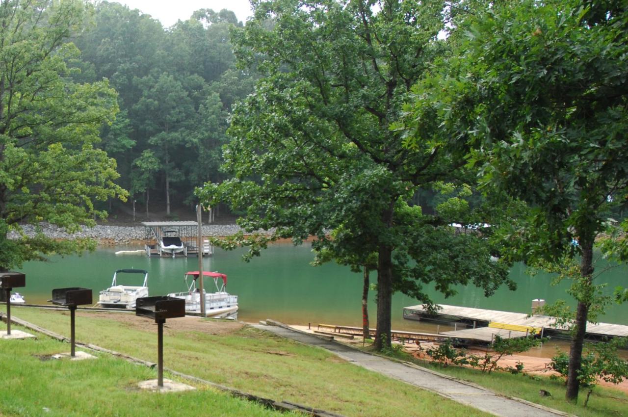| Carolina Landing Camping Resort Deluxe Cabin 4