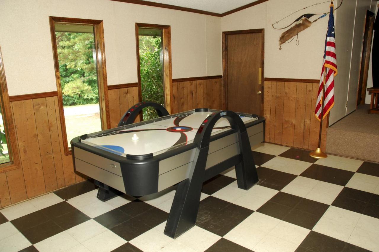 | Carolina Landing Camping Resort Deluxe Cabin 4