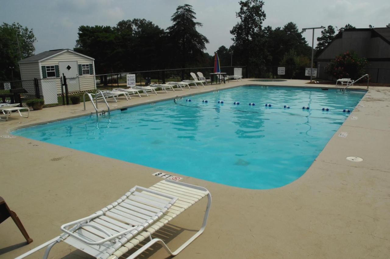 | Carolina Landing Camping Resort Deluxe Cabin 6