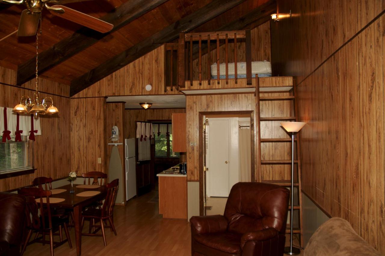 | Carolina Landing Camping Resort Luxury Cabin 8