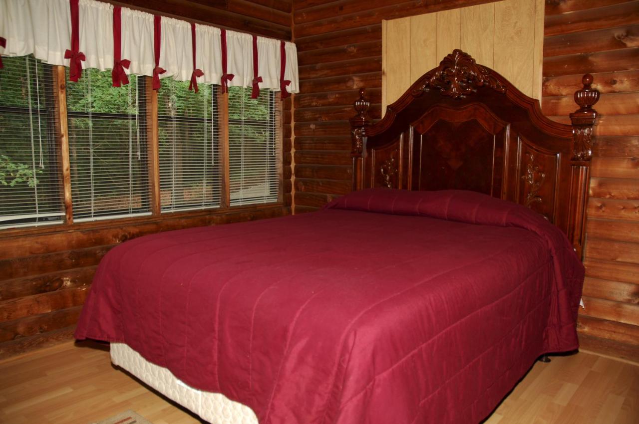 | Carolina Landing Camping Resort Luxury Cabin 8