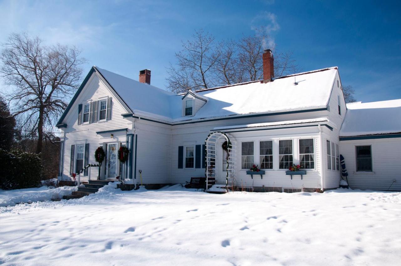 | Candlebay Inn