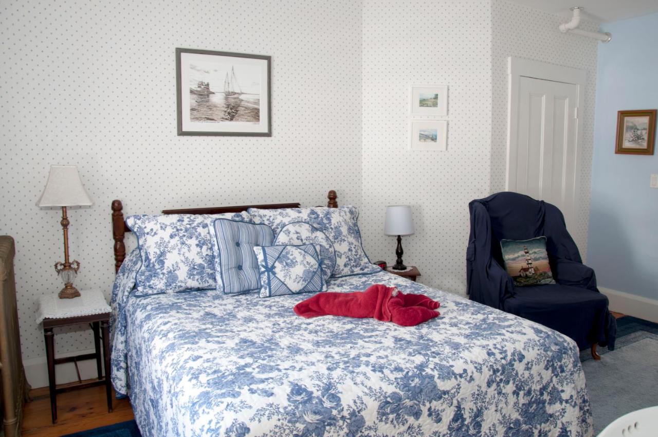 | Candlebay Inn