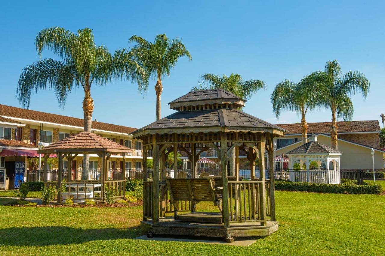  | Roadstar Hotel Zephyrhills