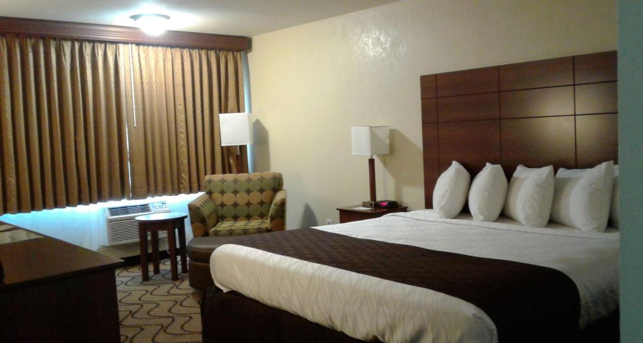 King Room - Non-Smoking at Best Western Heritage Inn
