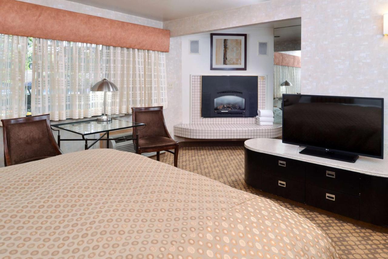 Deluxe King Room with Courtyard View at Best Western Corte Madera Inn