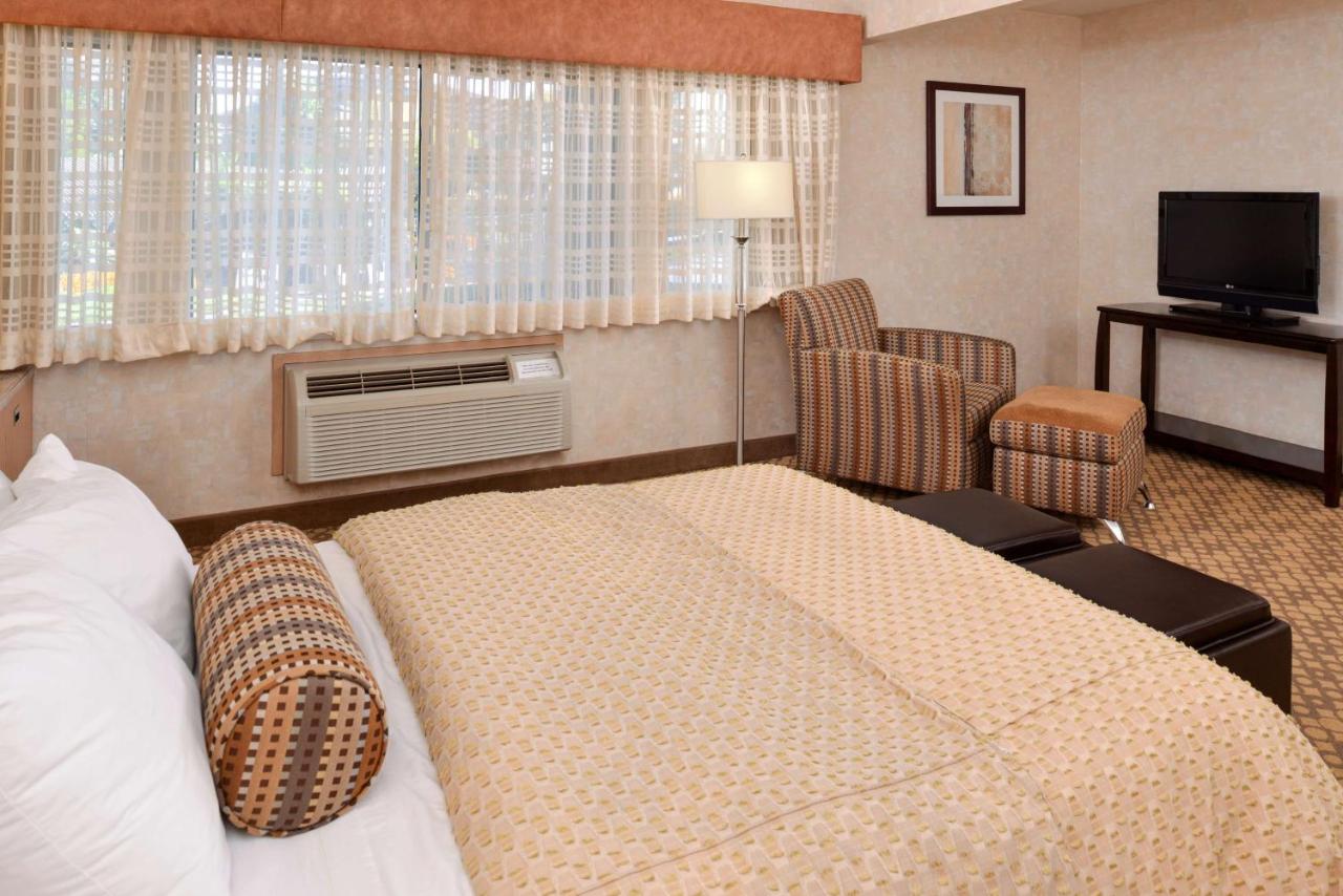 Queen Room with Courtyard View at Best Western Corte Madera Inn