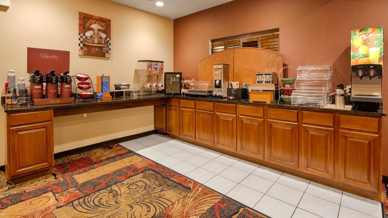 | Best Western Plaza Hotel Saugatuck