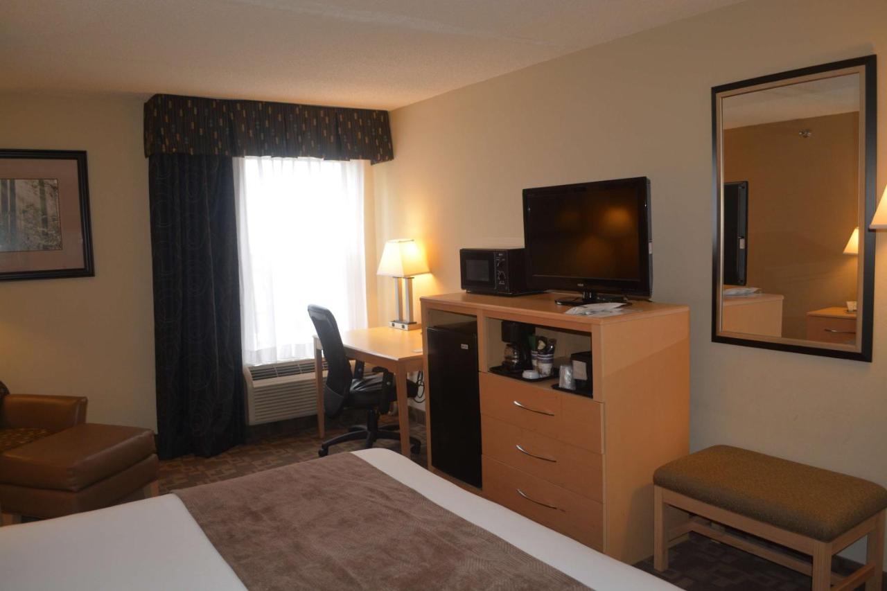 King Room - Non-Smoking at SureStay Plus Hotel by Best Western Roanoke Rapids I-95