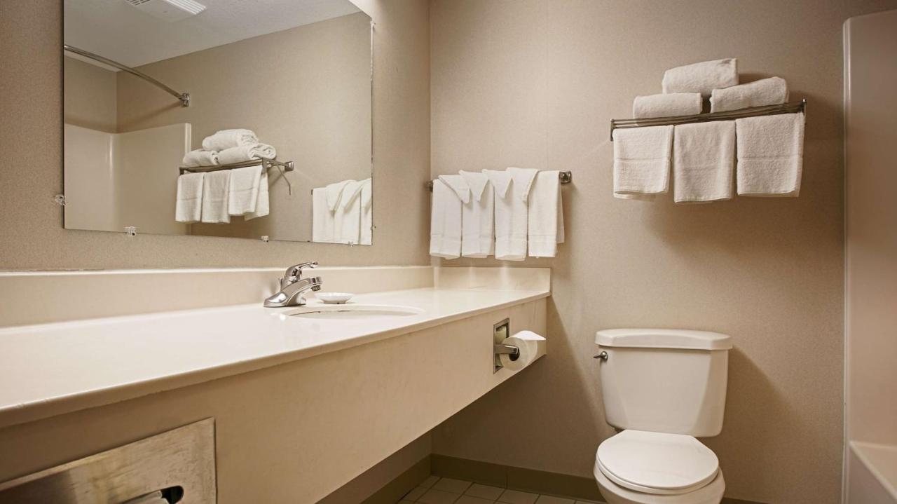 King Suite with Sofa Bed - Non-Smoking at Best Western Airport Inn & Suites Cleveland