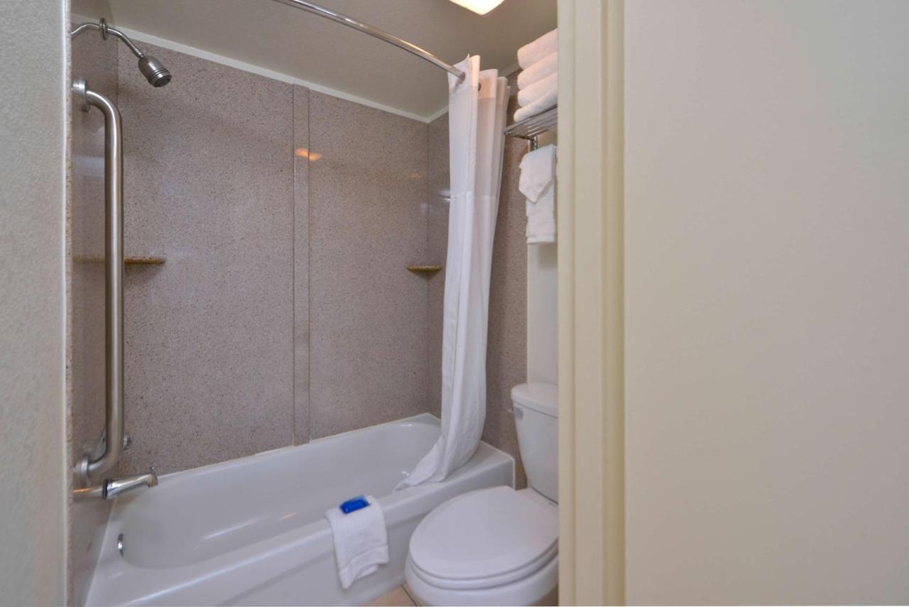 King Room with Ocean View - Non Smoking at Best Western Plus Chesapeake Bay-Norfolk