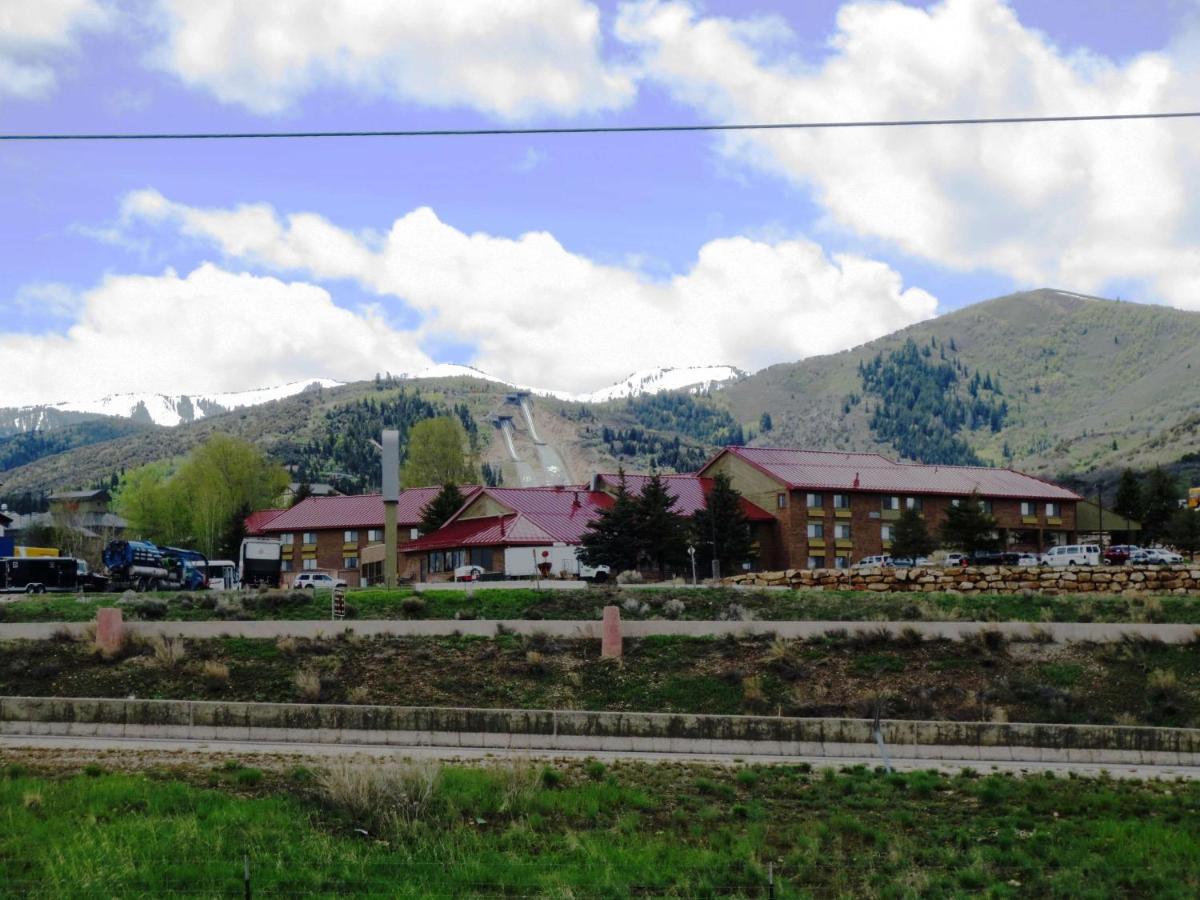 | Best Western Plus Landmark Inn