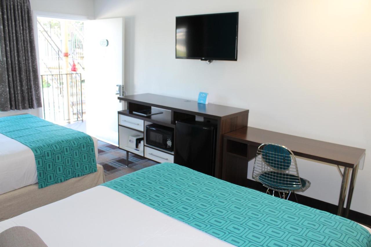 Queen Room with Two Queen Beds at Howard Johnson by Wyndham San Diego Hotel Circle