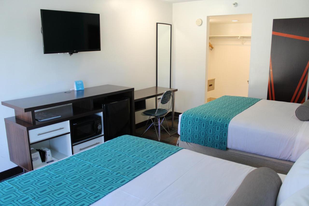 Queen Room with Two Queen Beds at Howard Johnson by Wyndham San Diego Hotel Circle