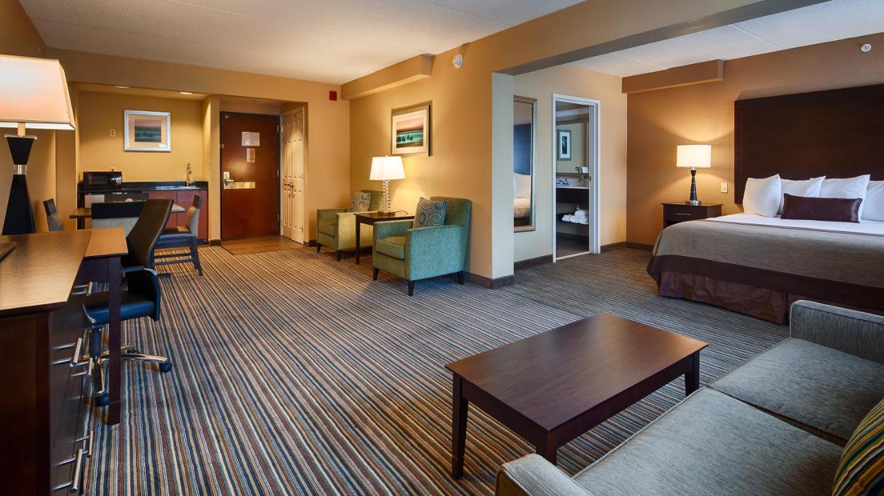 | Best Western Plus Harrisburg East Inn & Suites